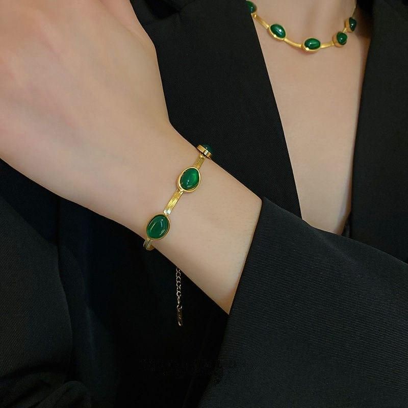 Emerald Glow Necklace Set 💚